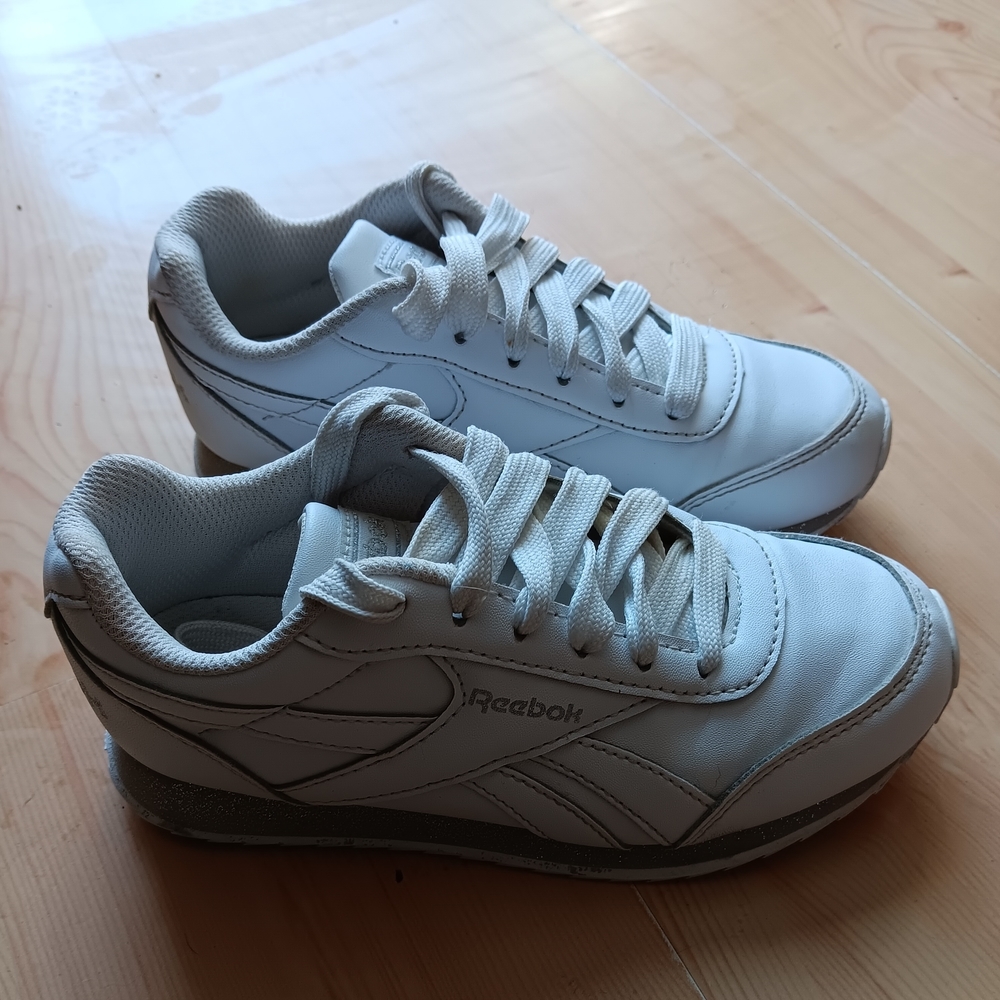Reebok White and Gray Sneakers with Padded Tongue and Light Rubber Sole